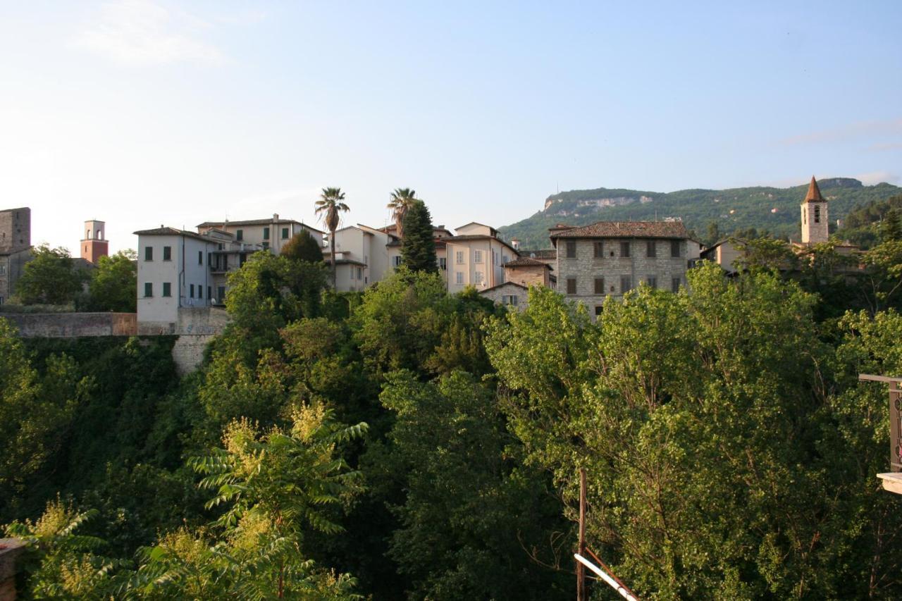 Mini Appartamento "Il Nido Del Picchio" Ascoli Piceno Luaran gambar